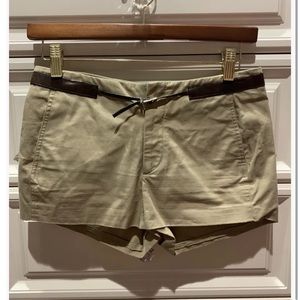 Authentic Gucci shorts with belt 38 small dark stain on the belt. See photo.